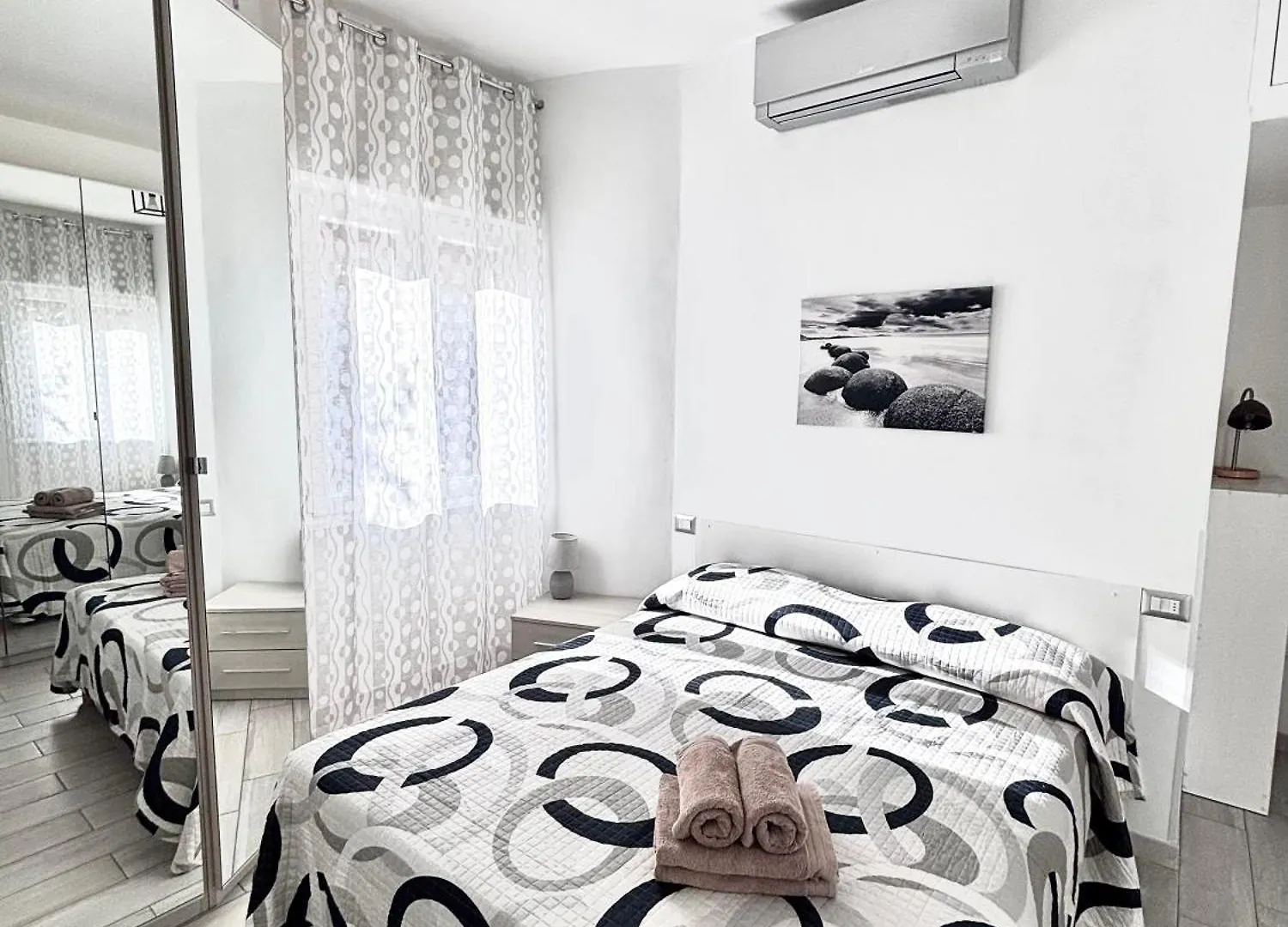 Apartment Appartamento Naviglio, Metro Blu Duomo Milan Italy